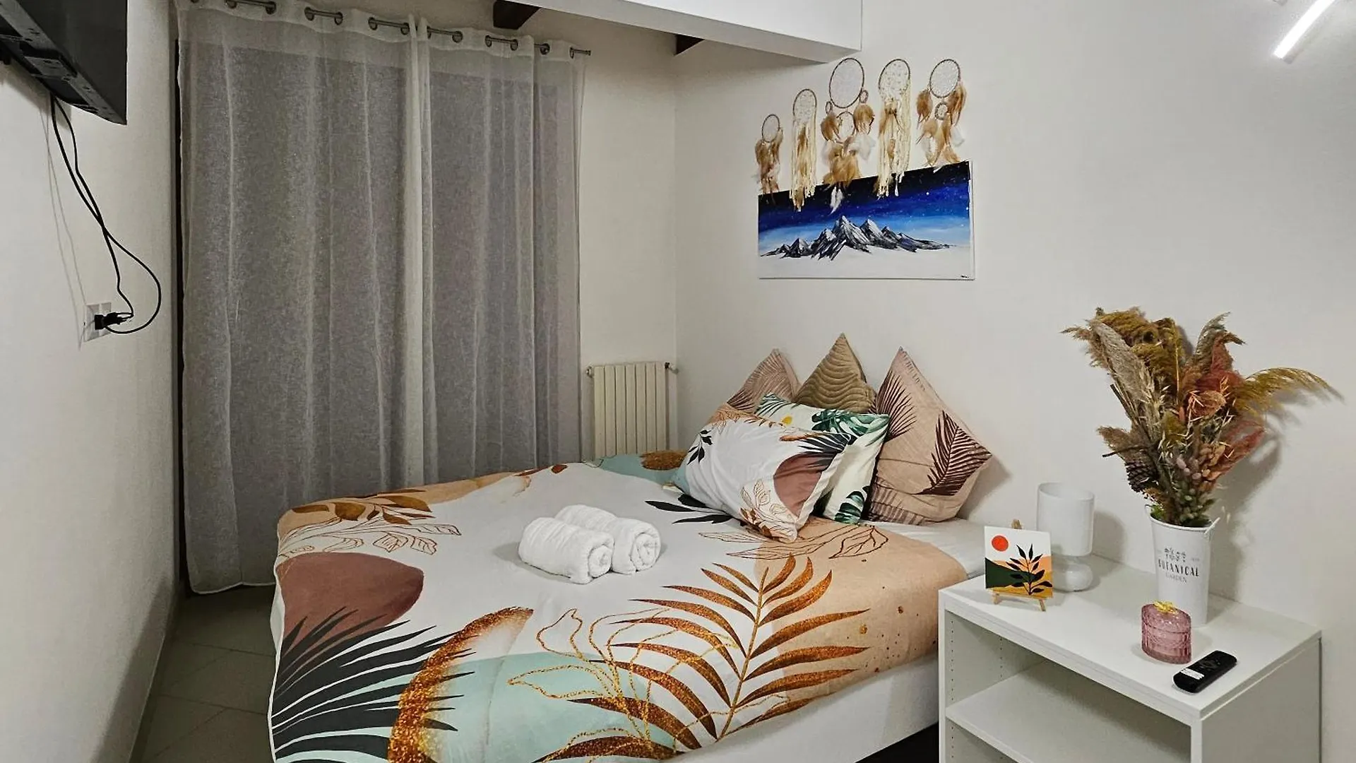 Monnalisa House - Imola Centro Storico - Appartamento Indipendente 0*,