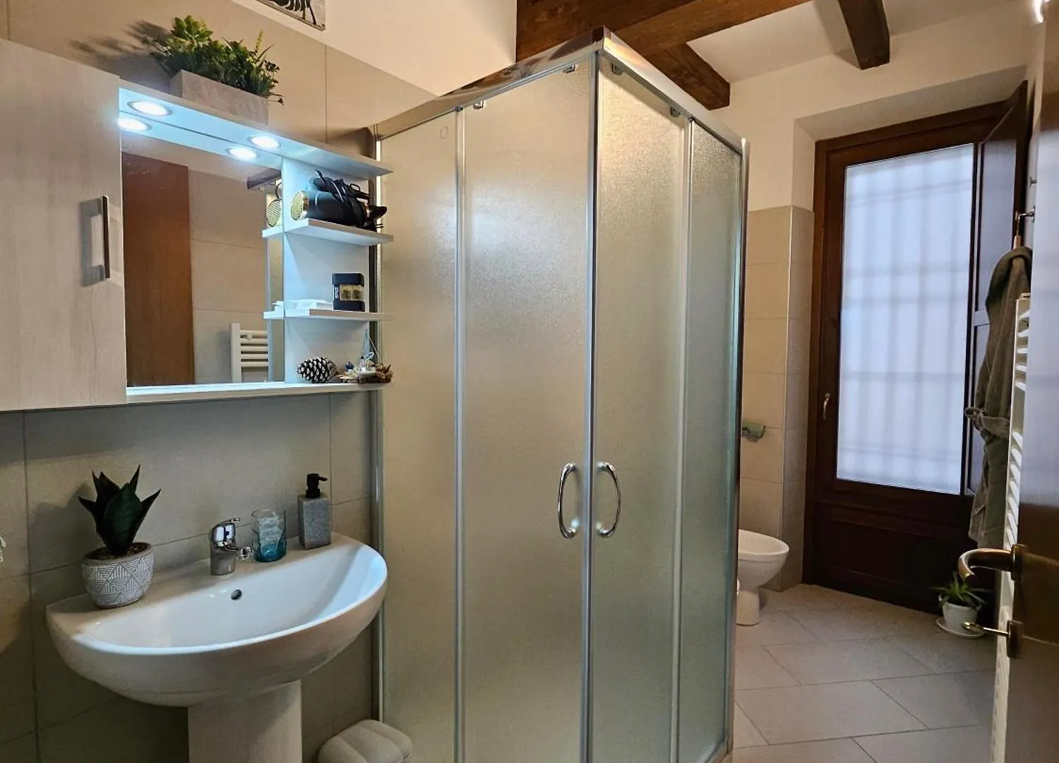 Monnalisa House - Imola Centro Storico - Appartamento Indipendente 0*,